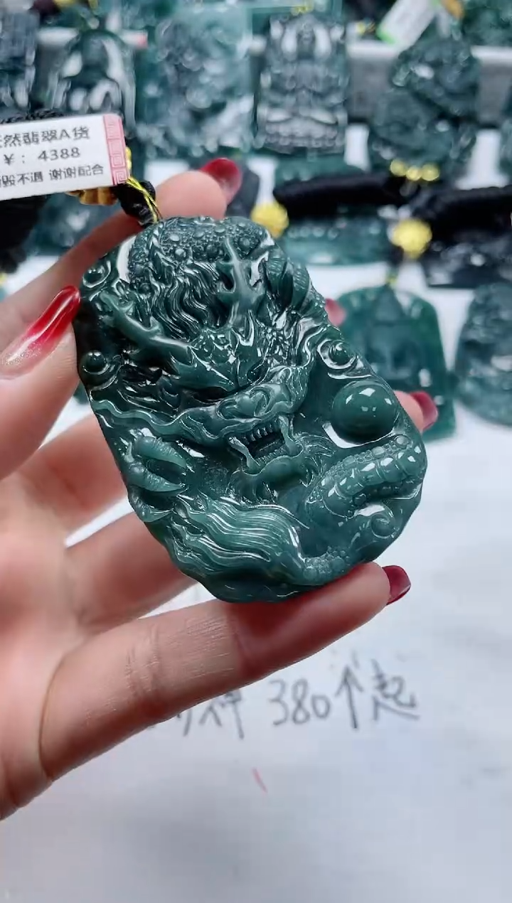 【闪购商品】翡翠颈饰未镶嵌              