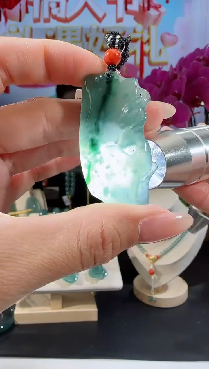 【闪购商品】翡翠吊坠(不含链)未镶嵌鹿牌