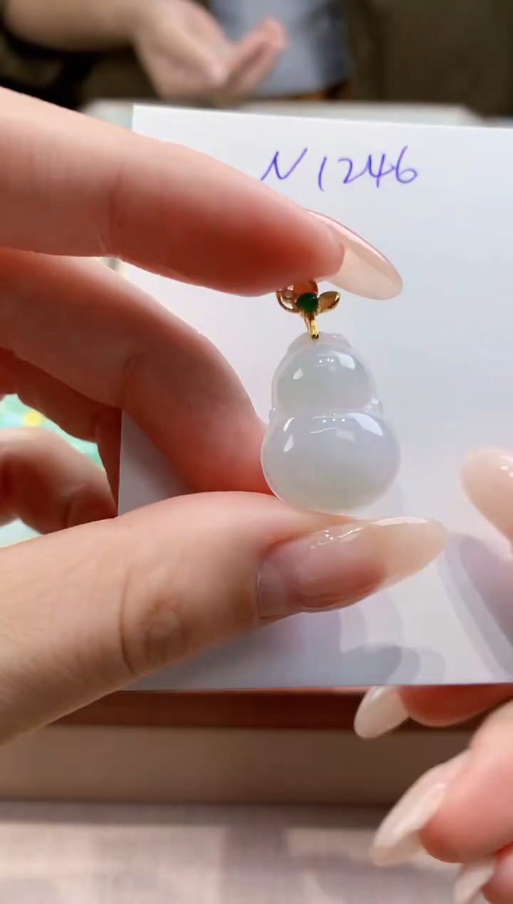 翡翠未镶嵌颈饰天然缅甸a货翡翠