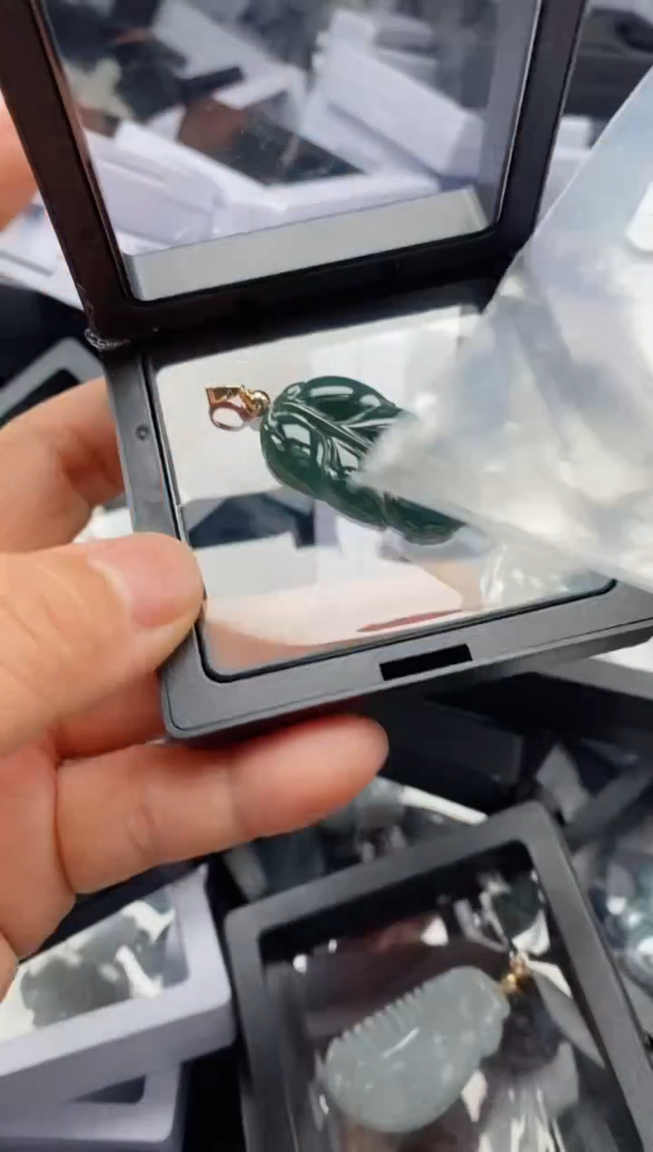 翡翠未镶嵌吊坠(不含链)1488