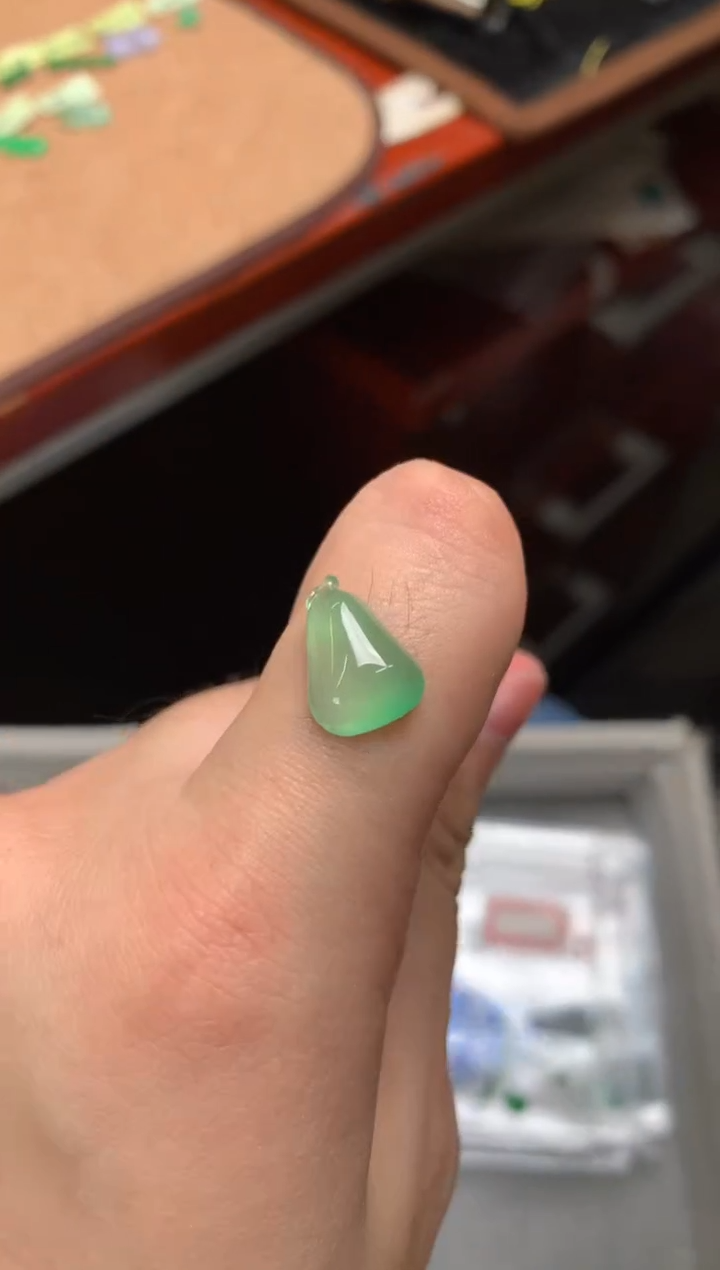 未镶嵌定制翡翠裸玉