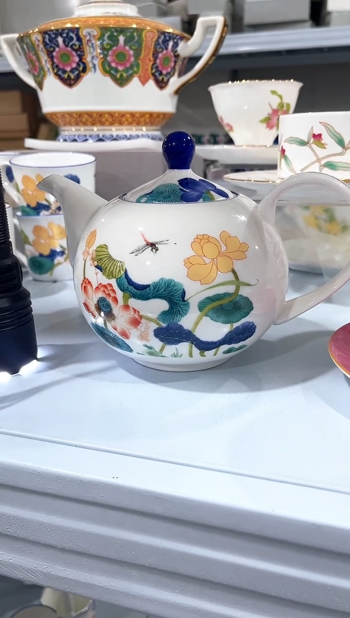 瓷片陶瓷（简装）壶一个