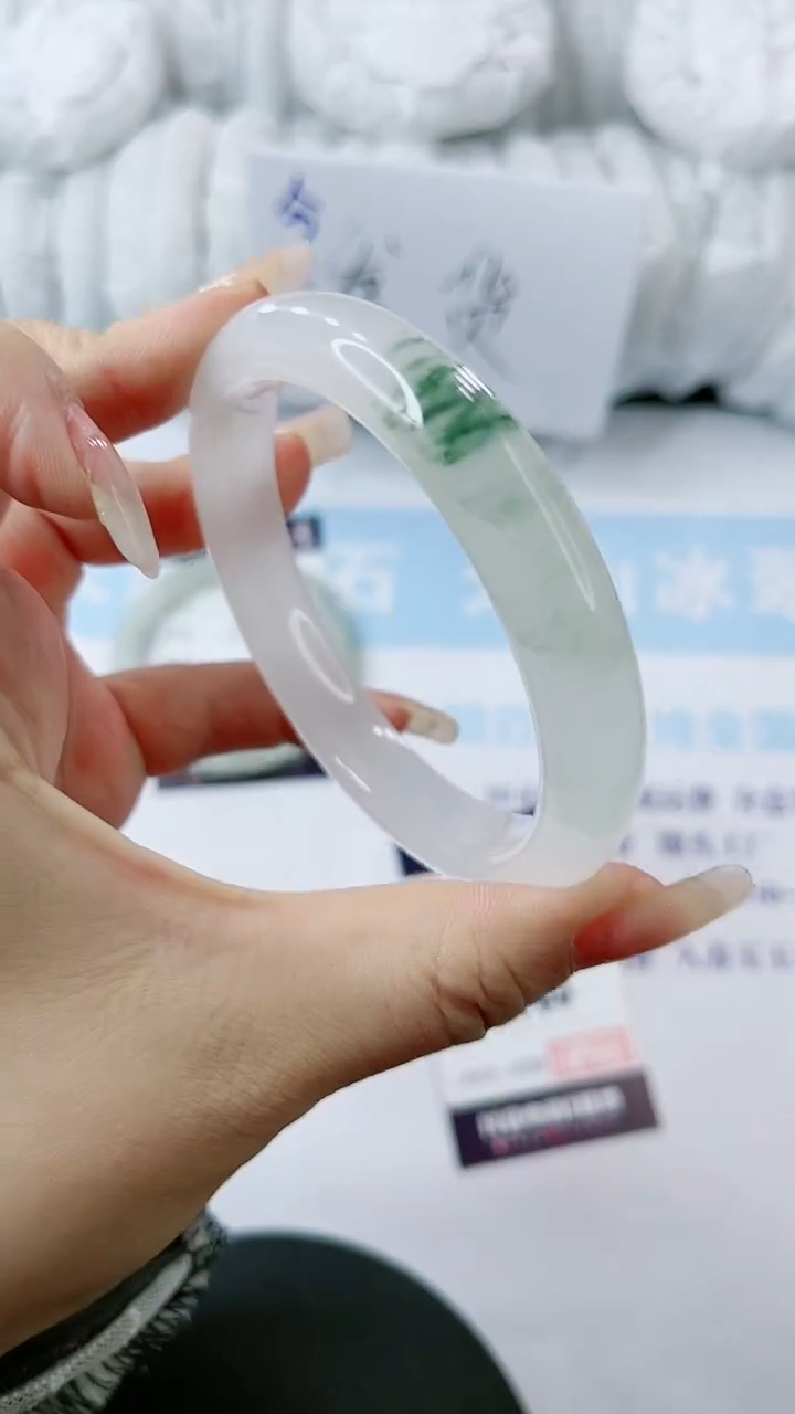 【闪购商品】石英质玉手镯未镶嵌多样性发货C440