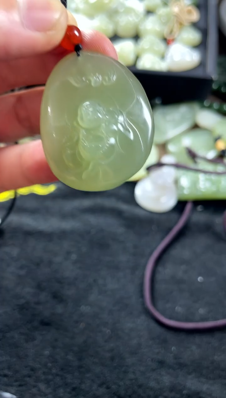 和田玉未镶嵌颈饰佛公