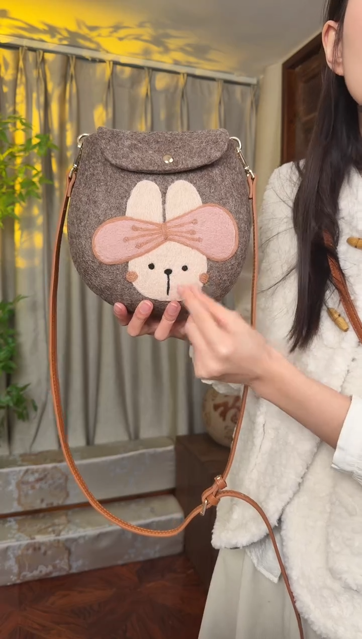 羊毛非遗羊毛毡包 蛋蛋包蝴蝶结兔子