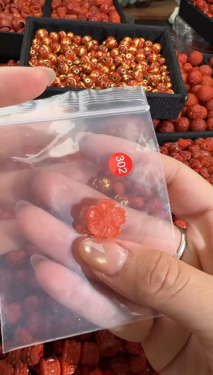南红玛瑙未镶嵌颈饰1