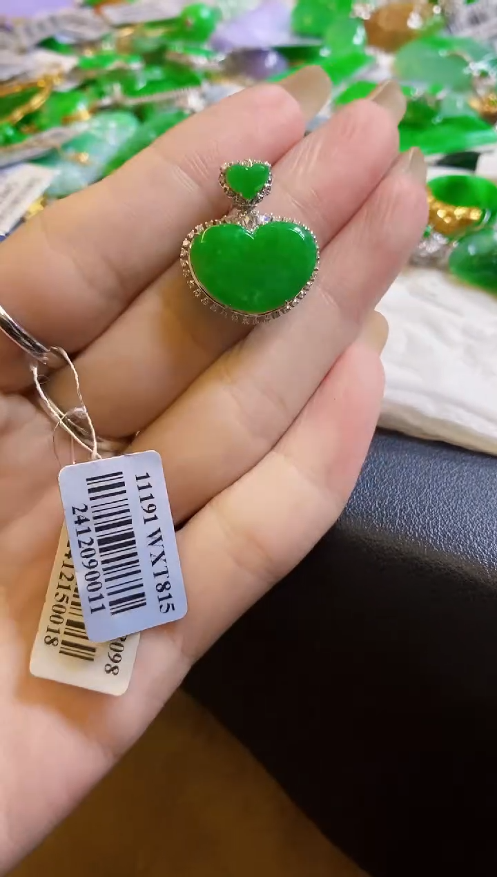 【闪购商品】定制翡翠18K金镶嵌爱心