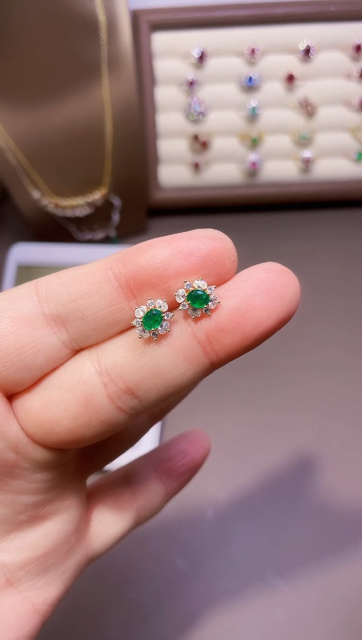 【闪购商品】祖母绿耳饰银S925镶嵌一对