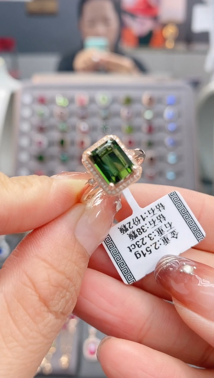 18K金镶嵌戒指碧玺3.23    