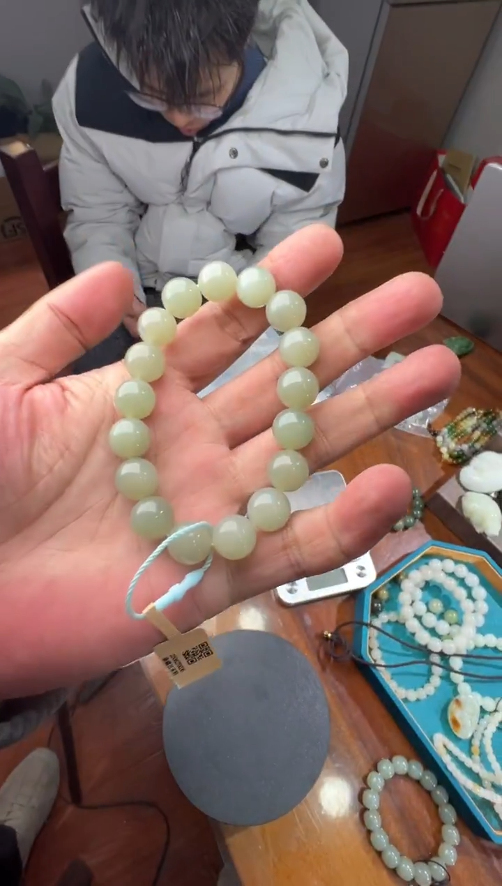 未镶嵌手串和田玉且末料近矿青白玉卡12手串