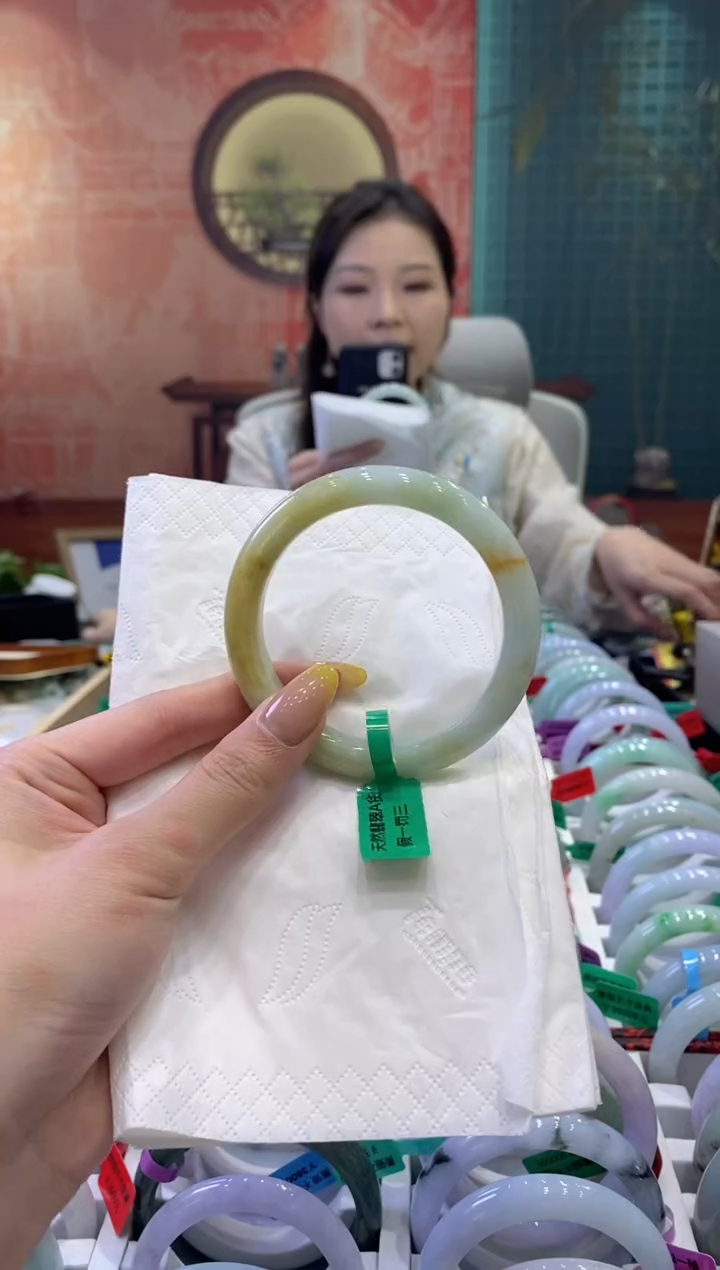 翡翠未镶嵌手镯多人09528