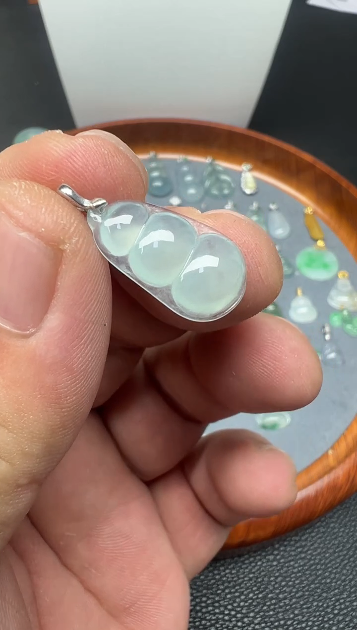 颈饰18K金镶嵌翡翠（21号）纯天然A货缅甸翡翠 豆子锁骨吊坠