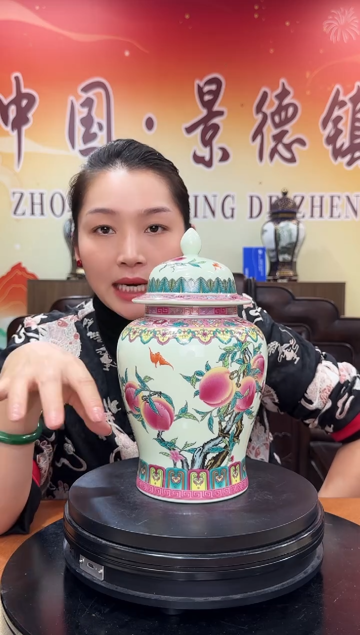 摆件瓷绿稀土九桃将军罐