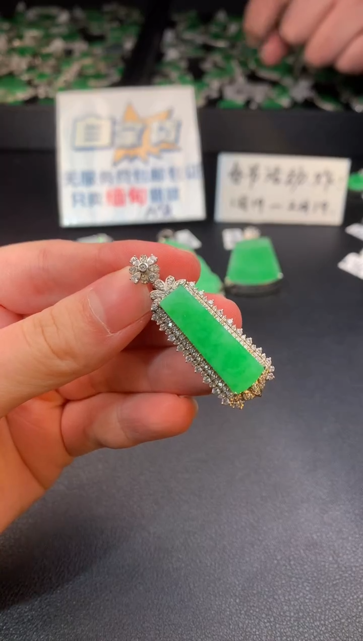 【闪购商品】翡翠颈饰银S925镶嵌翡翠