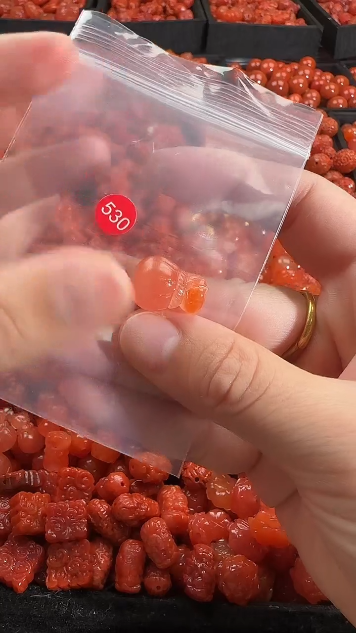 颈饰未镶嵌南红玛瑙1