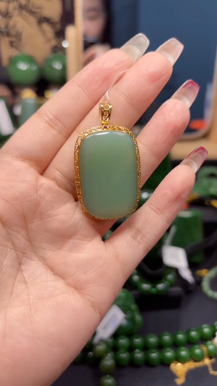 【闪购商品】和田玉（碧玉）吊坠(赠链)18K金镶嵌1