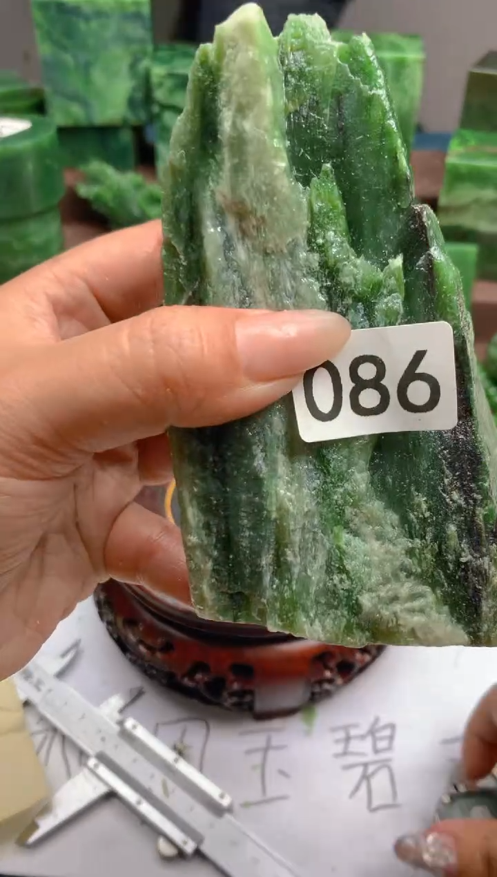 和田玉（碧玉）未镶嵌珠宝半成品1