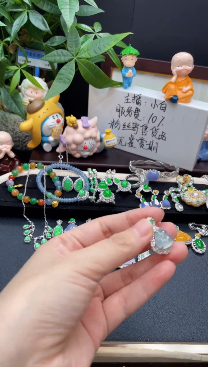 吊坠(不含链)18K金镶嵌翡翠白*味吊坠