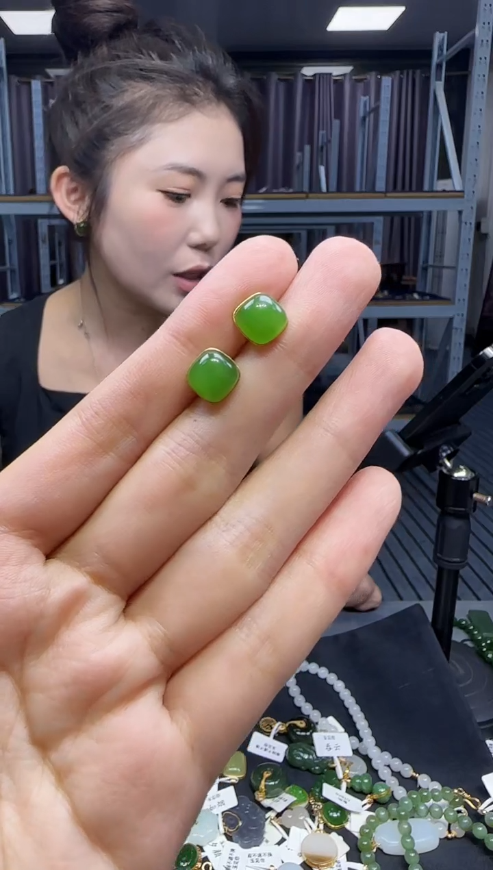 和田玉18K金镶嵌耳饰1