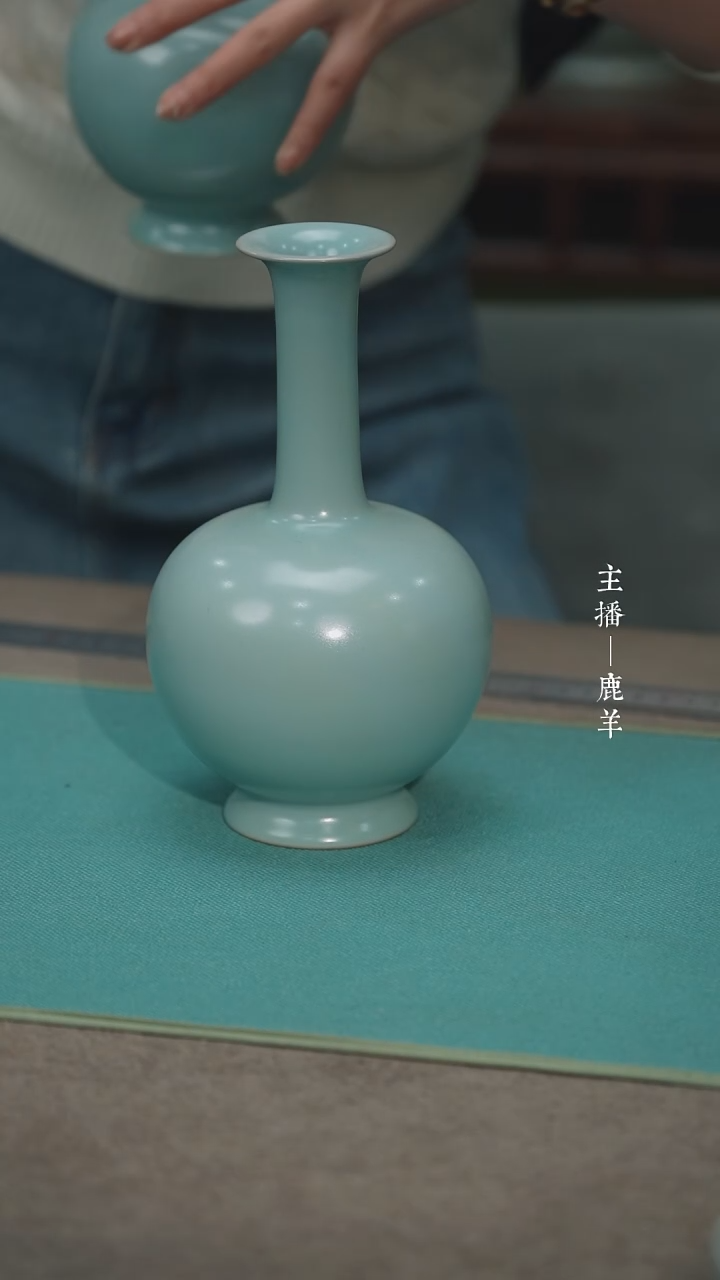 【闪购商品】长颈鼓腹瓶（不完美）——龙羊