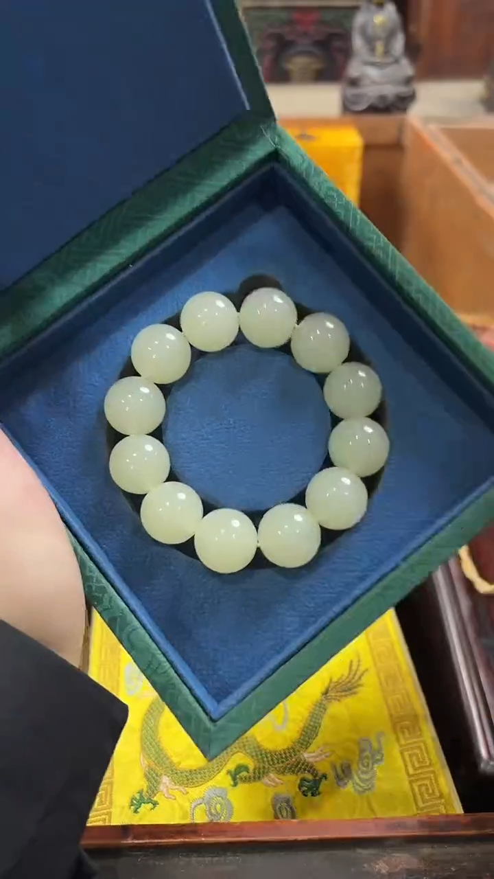 颈饰未镶嵌和田玉....................