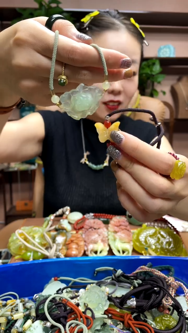 未镶嵌岫玉吊坠·