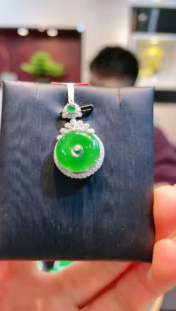 【闪购商品】翡翠颈饰18K金镶嵌A91天然A货翡翠吊坠