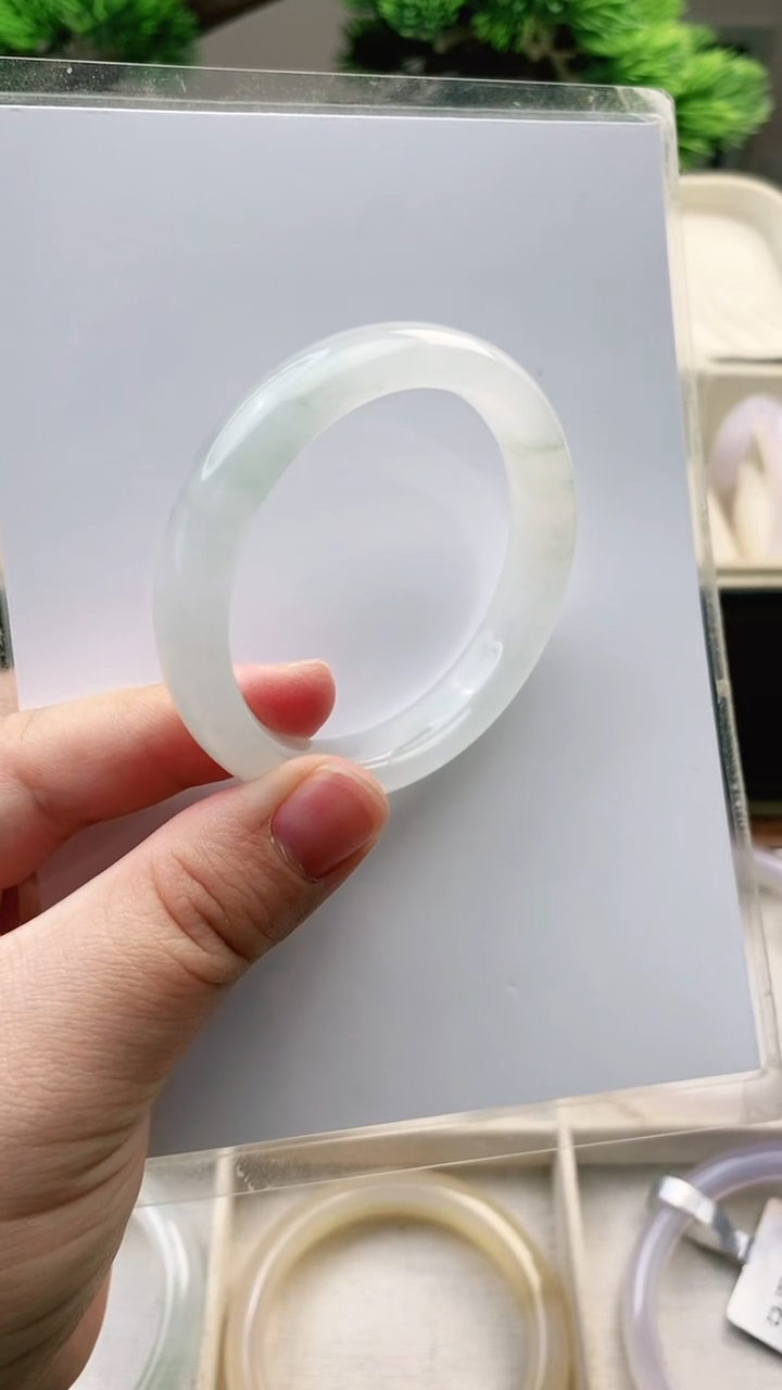 【闪购商品】石英质玉手镯未镶嵌49