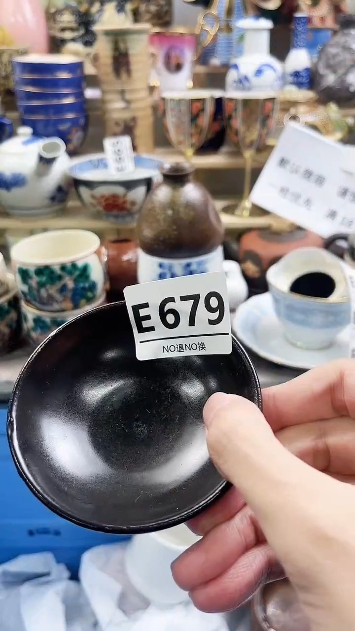 瓷片巴****uE679微瑕商品.不退不换.感谢理解