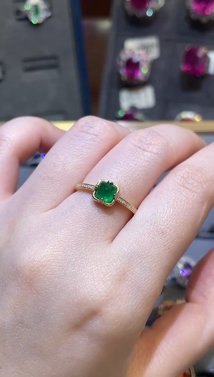 【闪购商品】祖母绿戒指18K金镶嵌/0.81ct