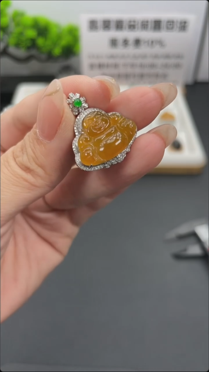 翡翠18K金镶嵌颈饰天然缅甸A货翡翠18k金镶嵌吊坠