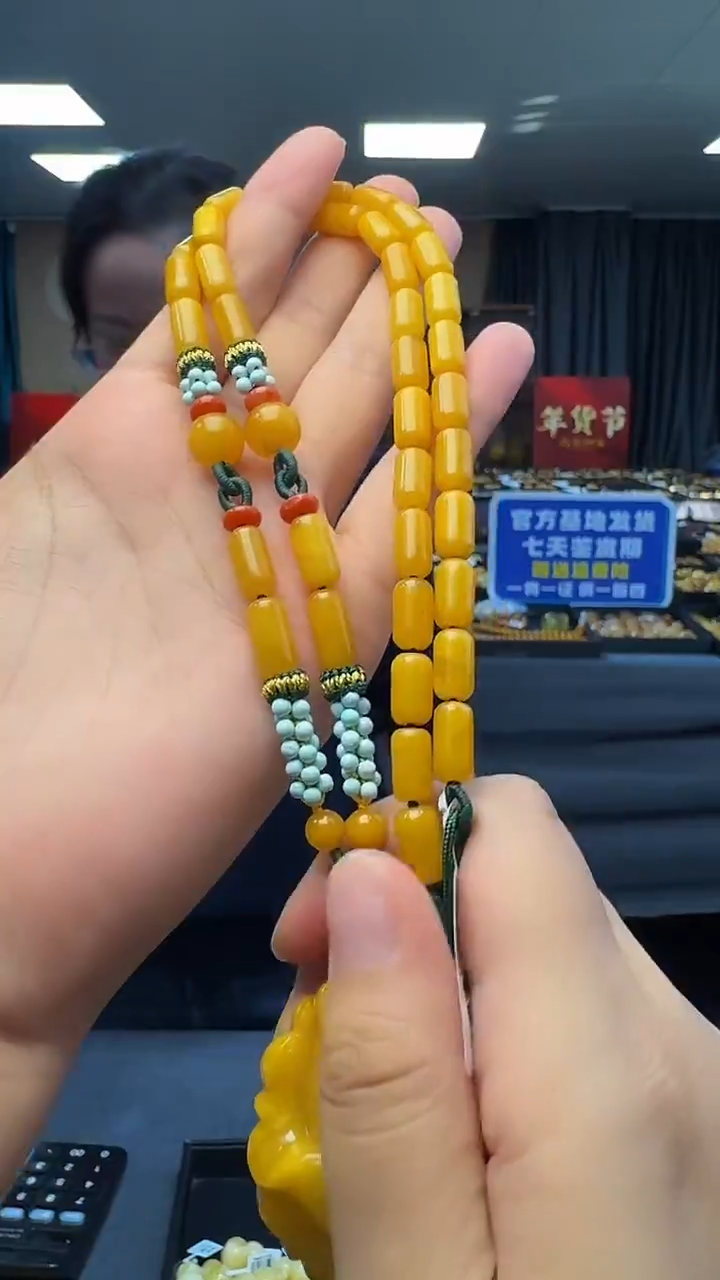 琥珀毛衣链未镶嵌小**。天然保真蜜蜡毛衣链