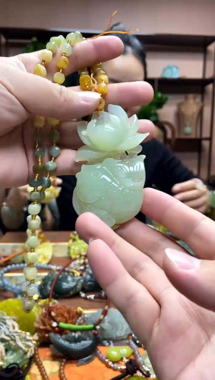 未镶嵌岫玉吊坠·