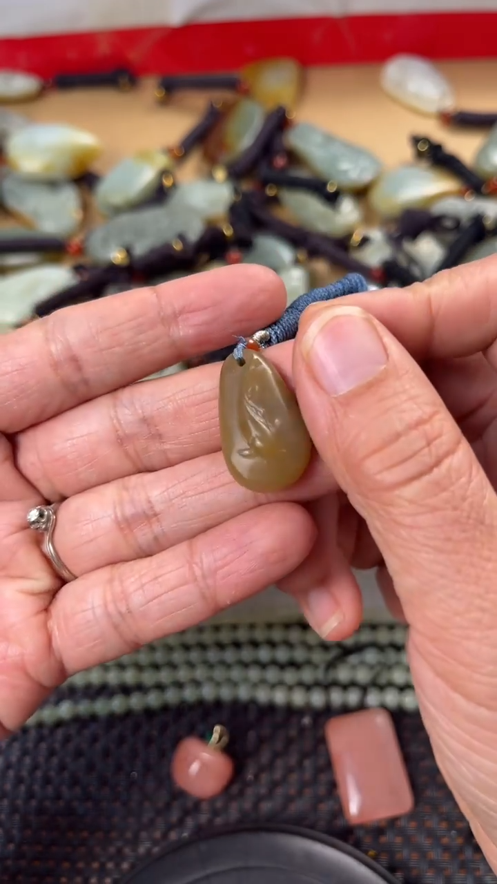 【闪购商品】和田玉颈饰未镶嵌多样性发货没有证书拍一发一有瑕