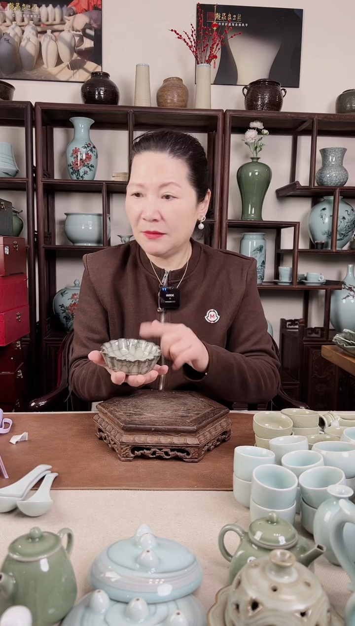 【闪购商品】杯青瓷 哥窑 花口碟