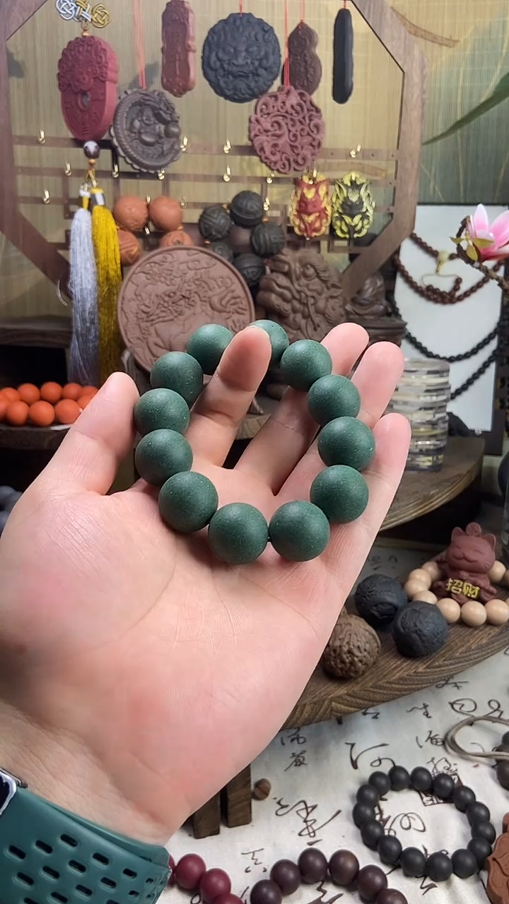 泥塑瑕疵湖蓝龙梅香手串2.0尺寸