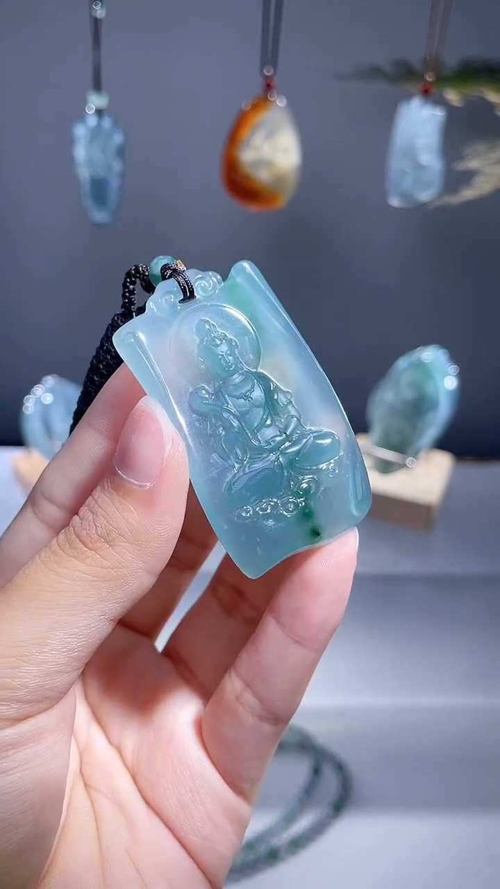 颈饰未镶嵌翡翠观音