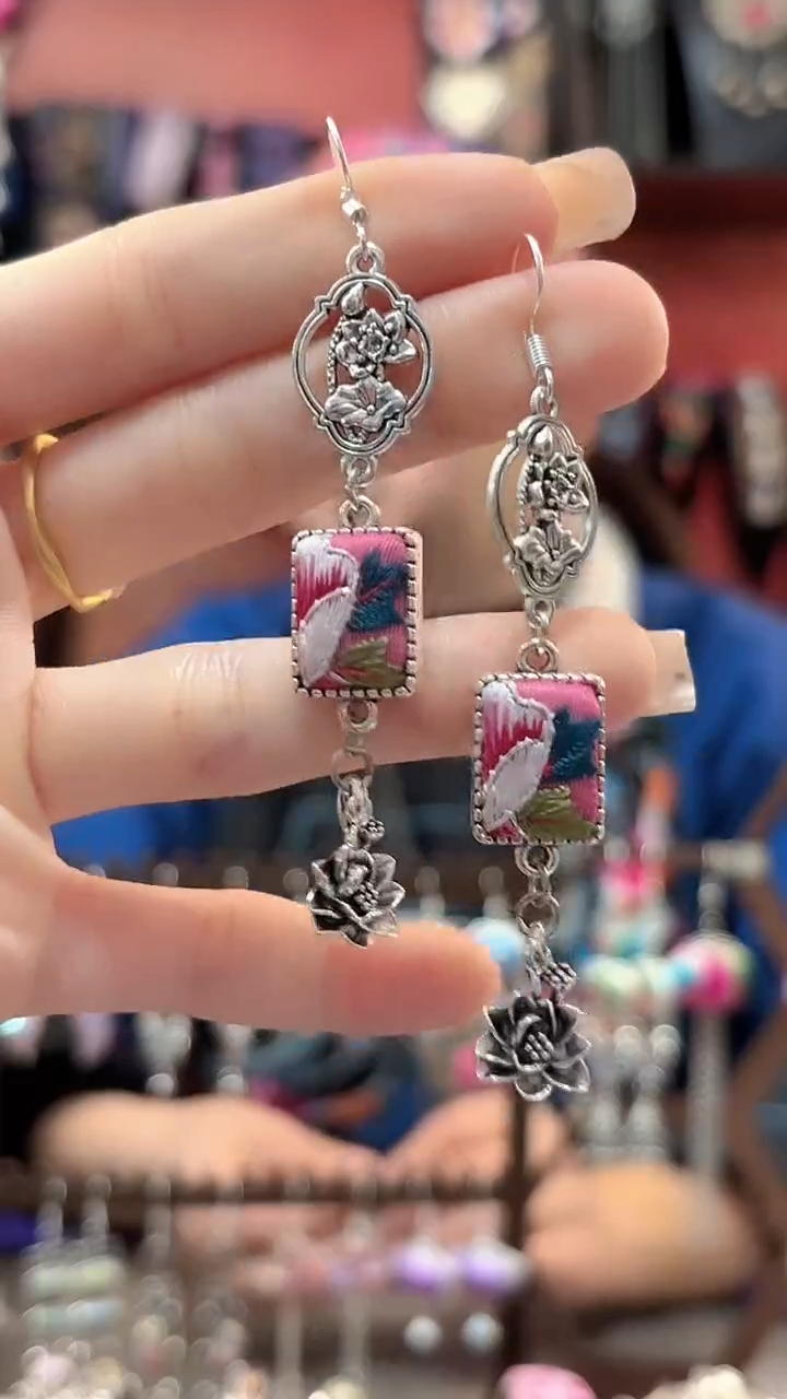 织绣 云织谣民族风精美饰品   1600