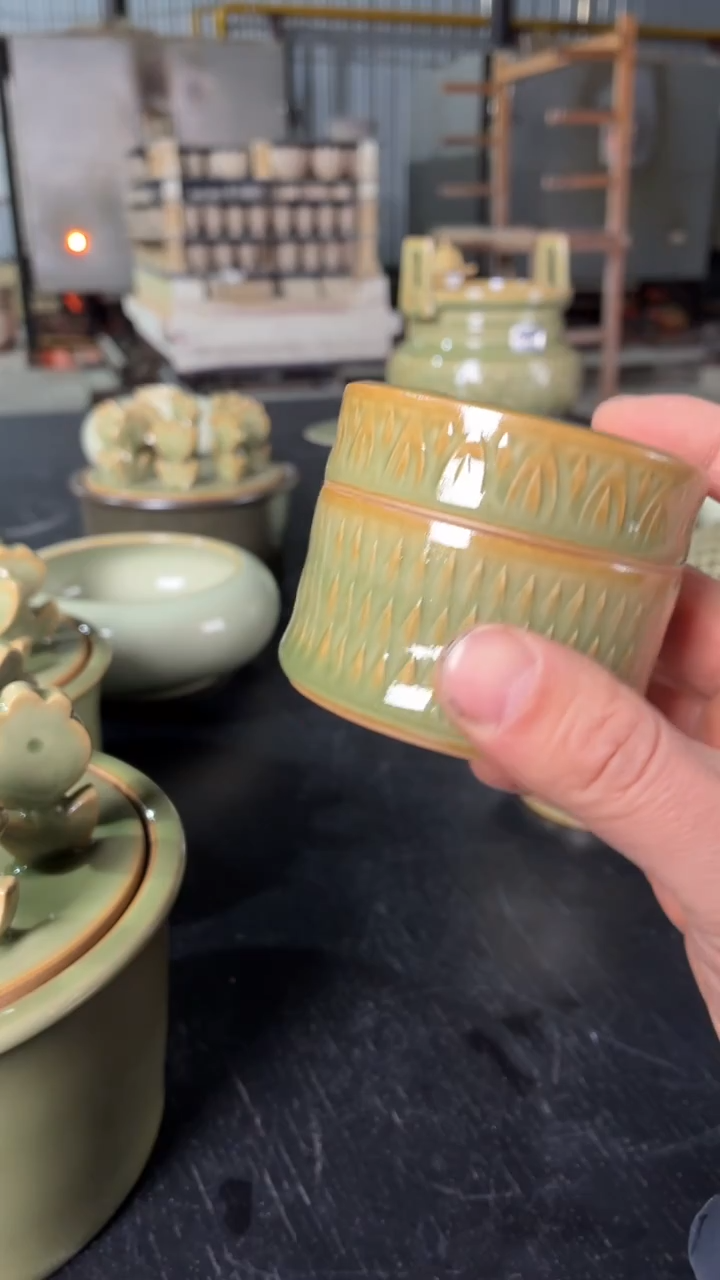 耀州窑仰山天***白万字香盒