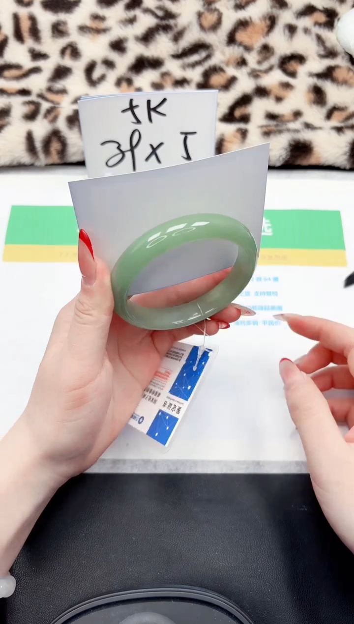 【闪购商品】石英质玉手镯未镶嵌72-60