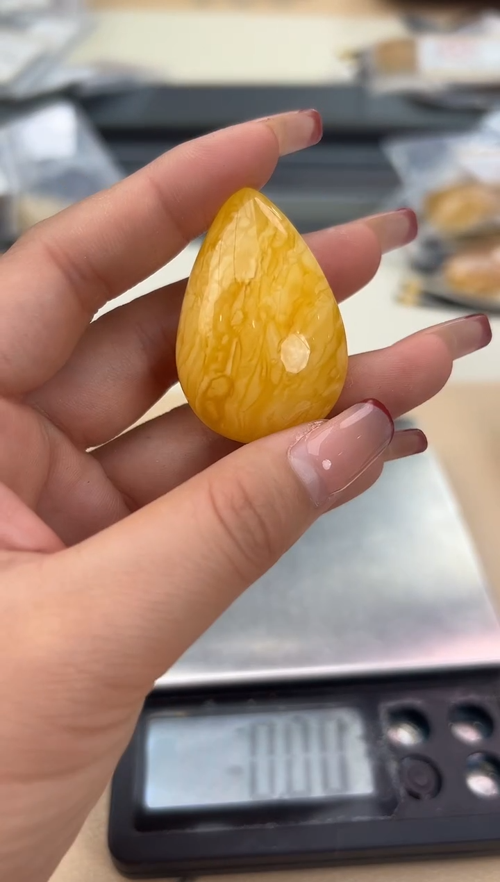 【闪购商品】琥珀裸石未镶嵌蜜蜡吊坠