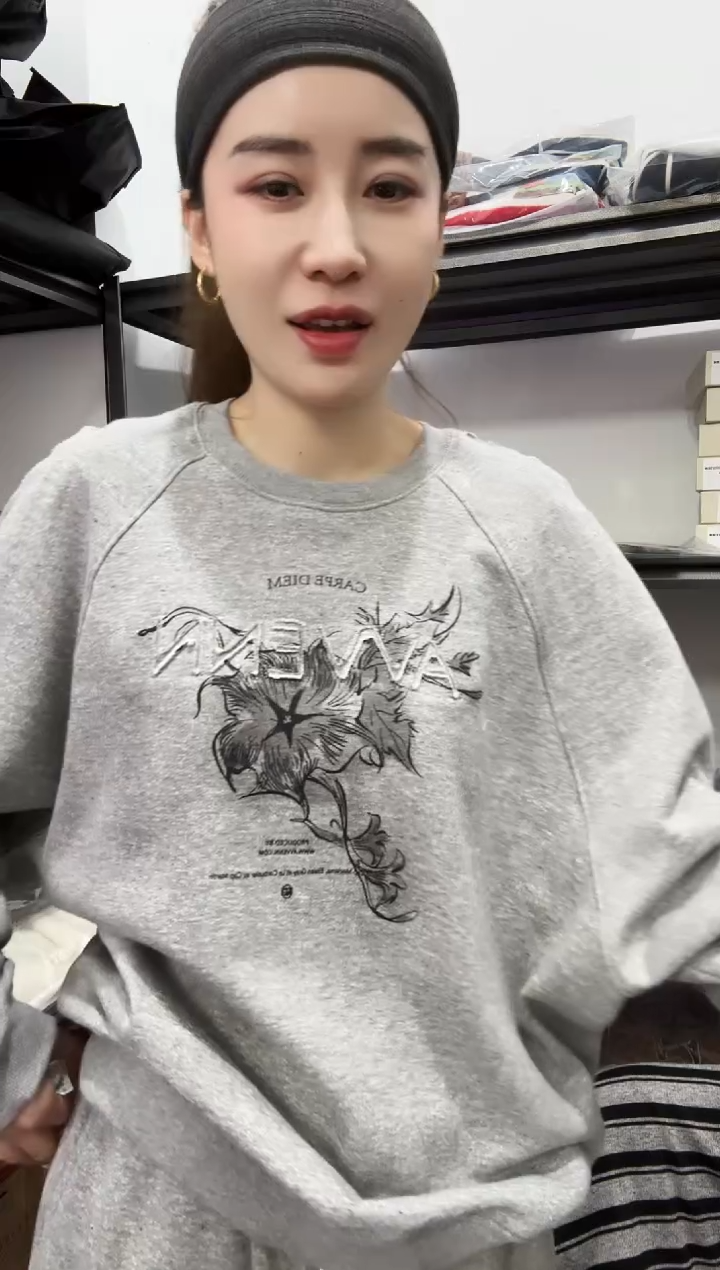 n**e灰色卫衣    M 
