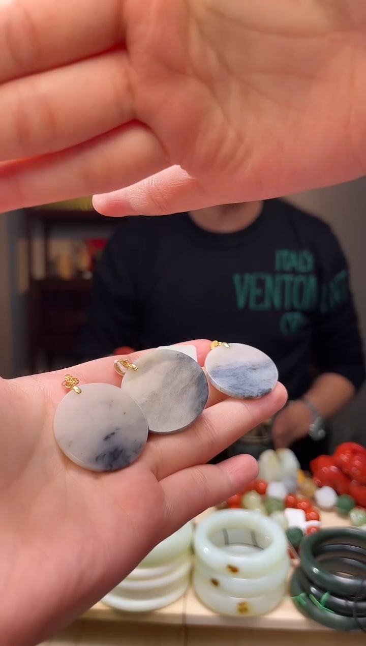 颈饰18K金镶嵌和田玉吊坠多样性发拍一发一