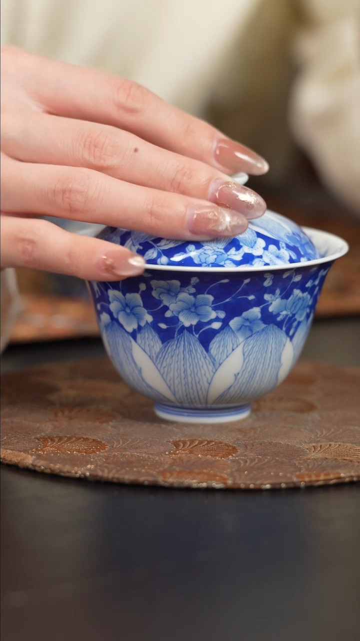 【闪购商品】杯看山柴窑青花图案