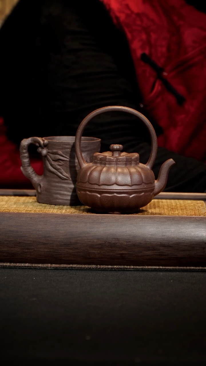 【闪购商品】紫砂茶壶莲台提梁