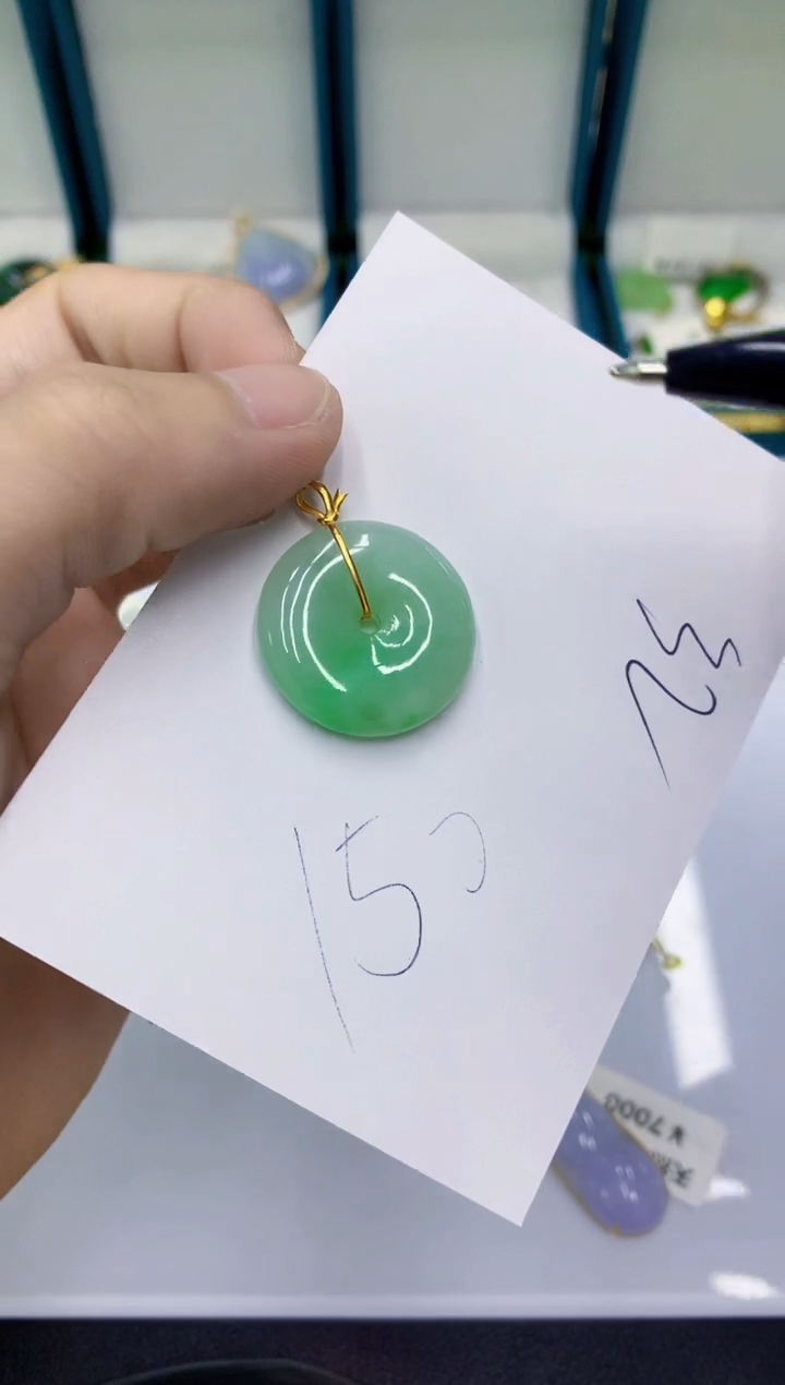 翡翠18K金镶嵌颈饰翡翠