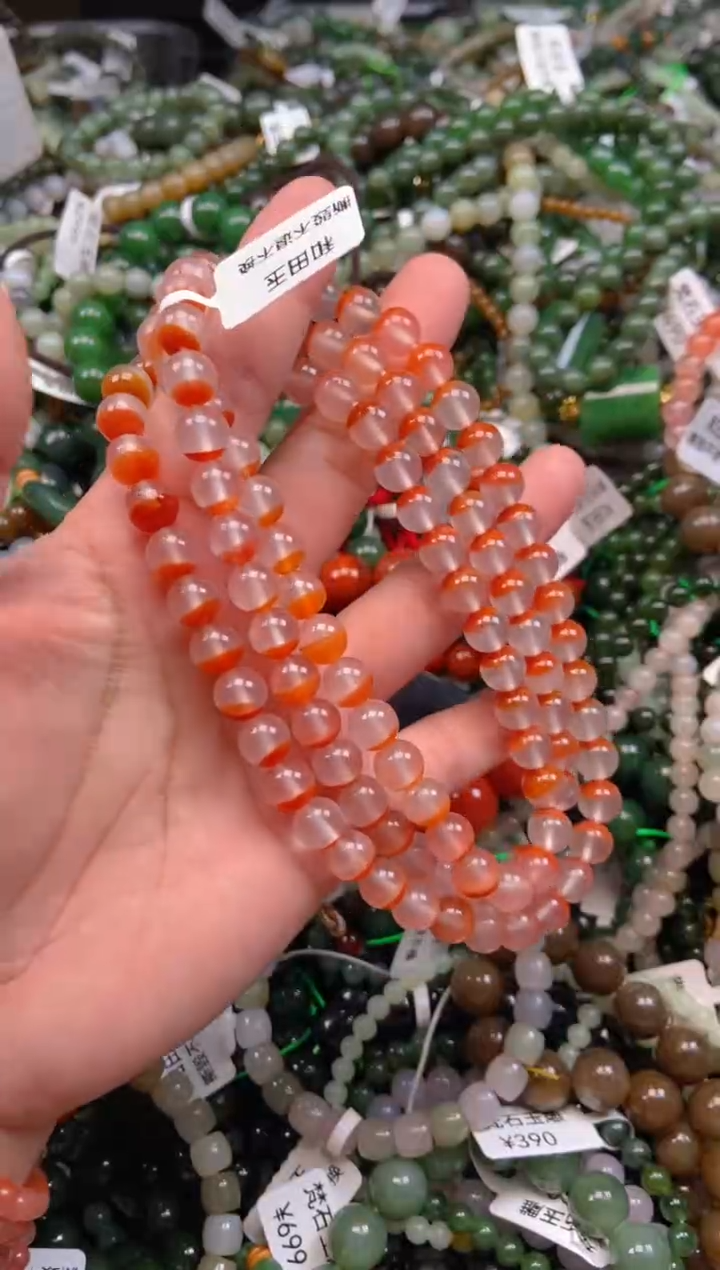 南红玛瑙未镶嵌颈饰1