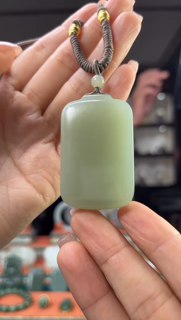 和田玉未镶嵌颈饰佩佩