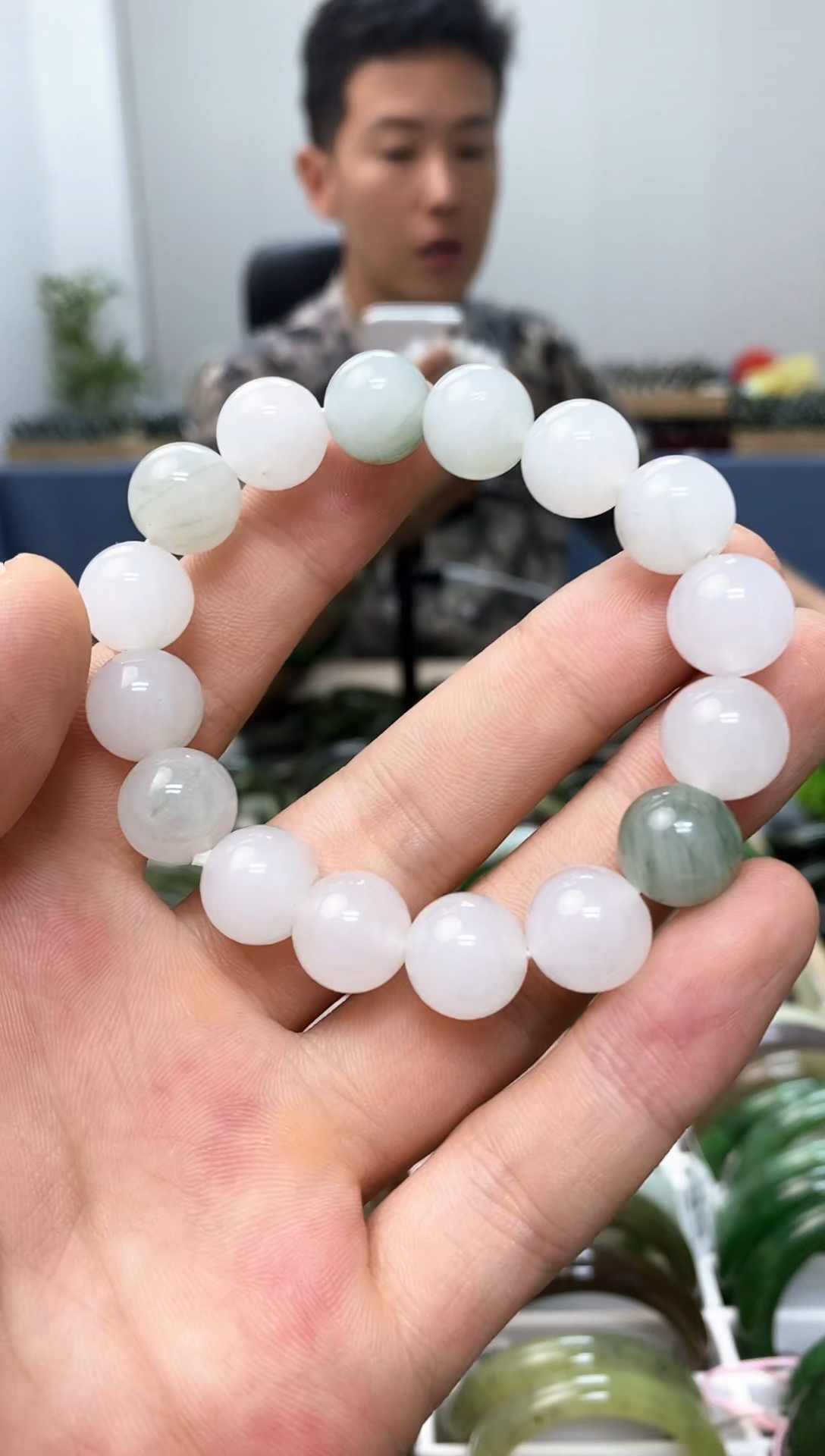 透闪石质玉手镯未镶嵌12mm