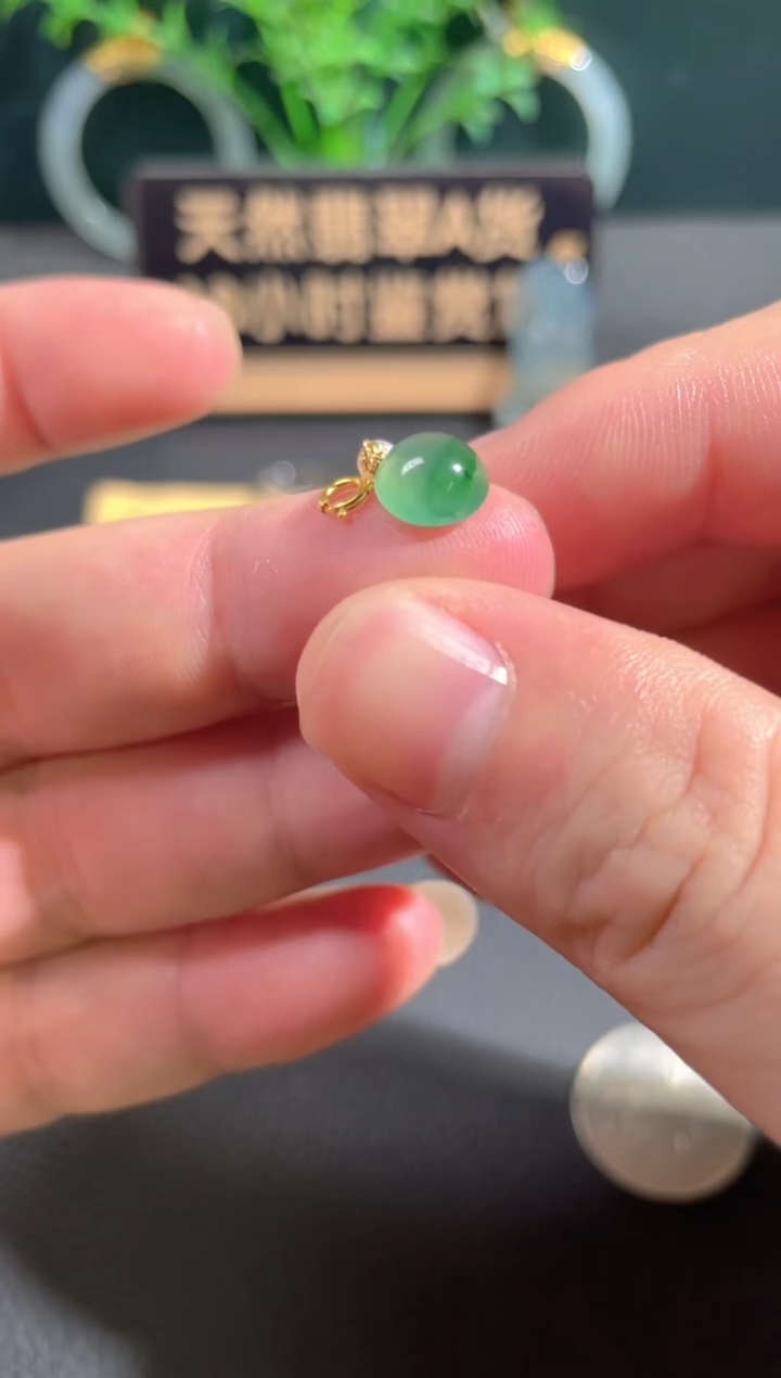 翡翠18K金镶嵌颈饰翡翠